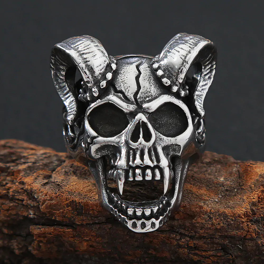 Gothic Vampire Skull Ring