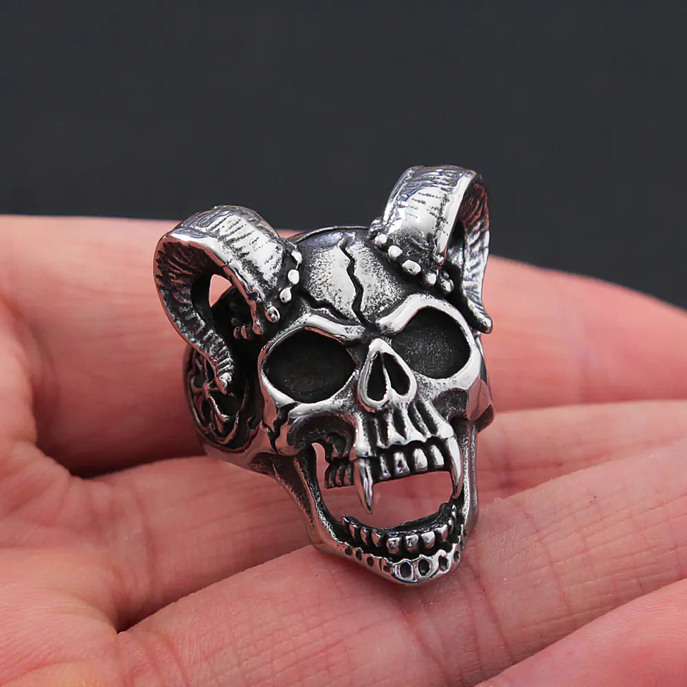 Gothic Vampire Skull Ring